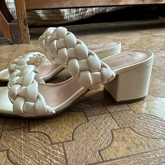 Two strap braided sandals with small heel - Picture 3 of 6